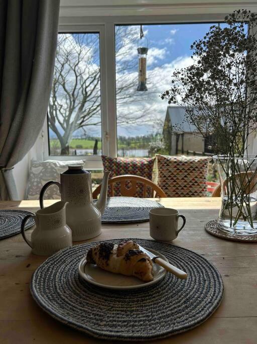 Wooden Cottage With Lake View Enniskillen Luaran gambar