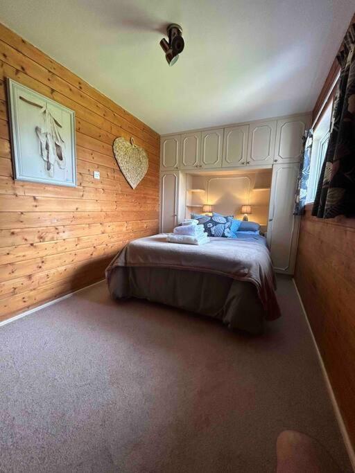Wooden Cottage With Lake View Enniskillen Luaran gambar